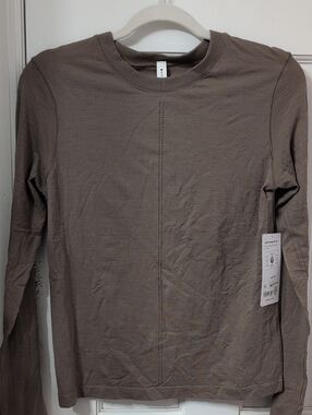 Athleta Ascent Seamless Long-Sleeve Crewneck in Taupe